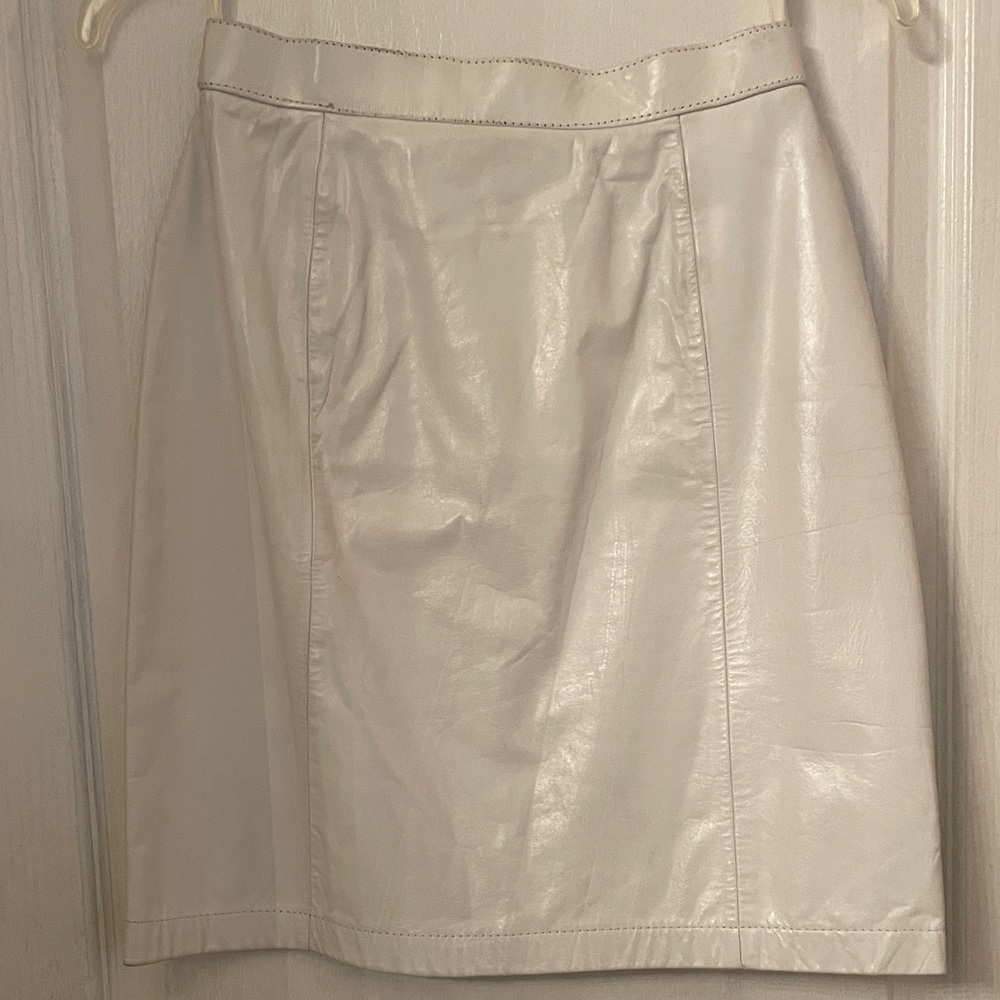 Chic White Leather Pencil Skirt